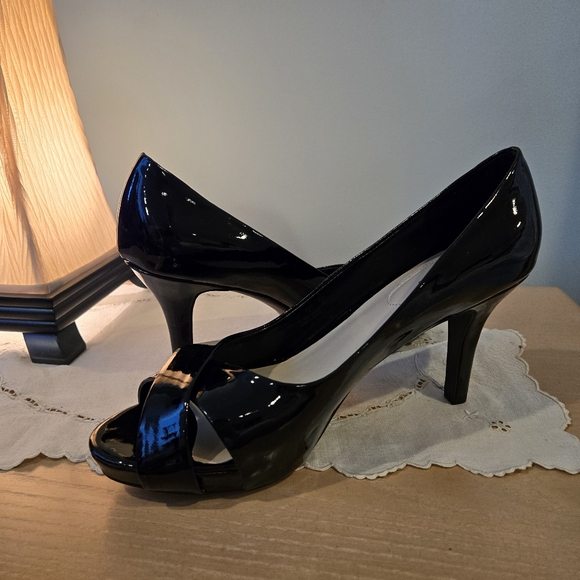 Nickels Black Patent Peep-Toe Heels – Size 10 – 3.5" Heel - Picture 4 of 16